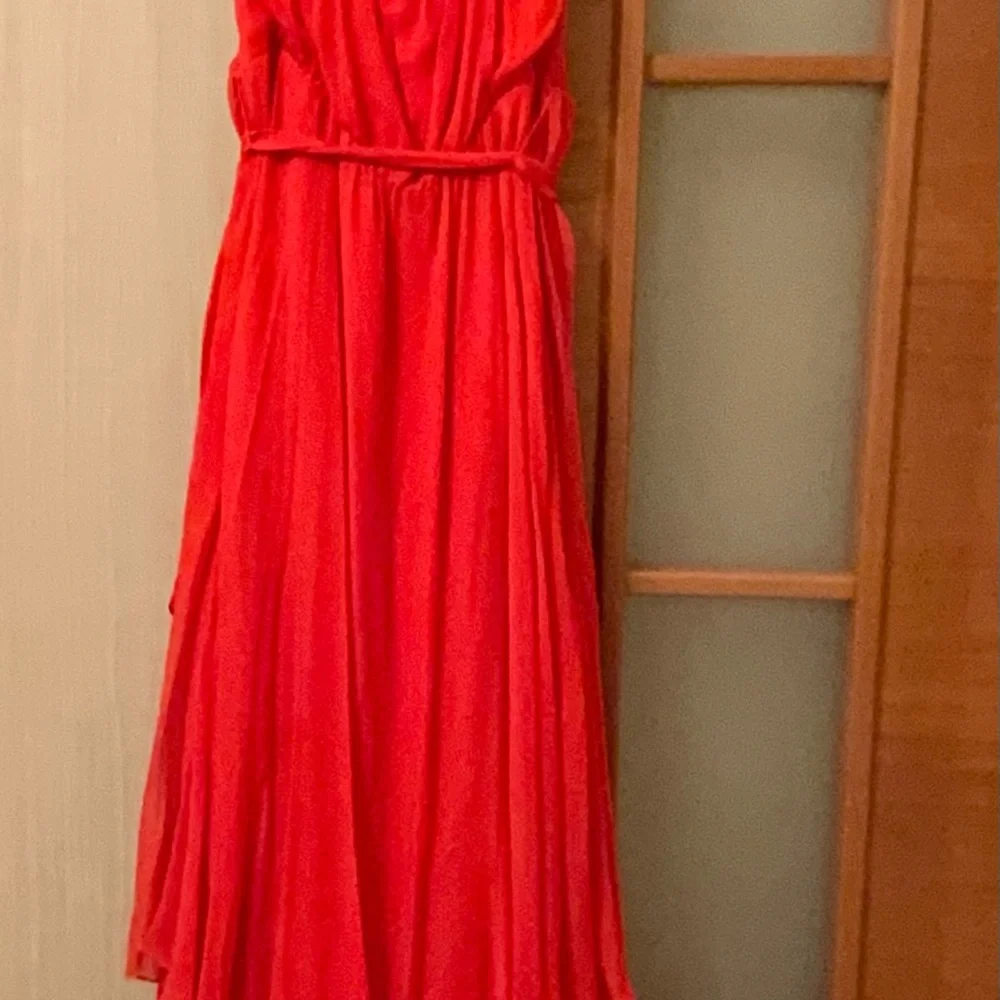 Haute Hippie Red STUNNING VNECK Dress - Picture 3 of 10